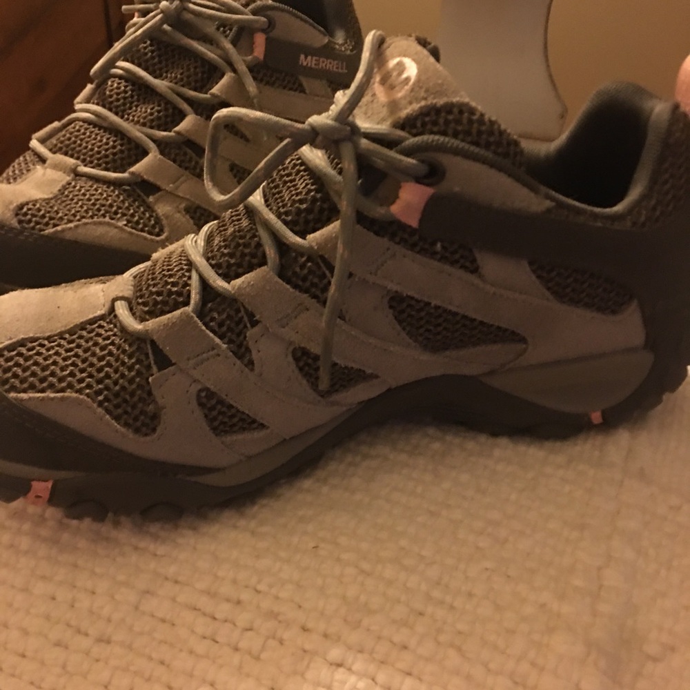 Merrell Womens  hiking shoes